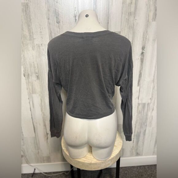 Sky and Sparrow gray top size MEDIUM - Picture 4 of 4